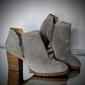 Lucky Stylish Gray Suede Ankle Boots